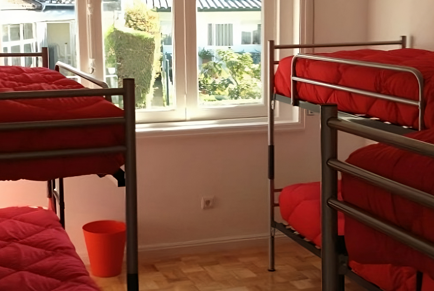 Dormitório "Cortiça" com 6 camas no AirPorto Hostel